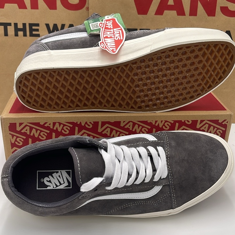 Vans Men’s Old Skool
(Pig Suede) Rabbit/Snow White
VN0A5KRF888 Sneakers - Picture 3 of 16